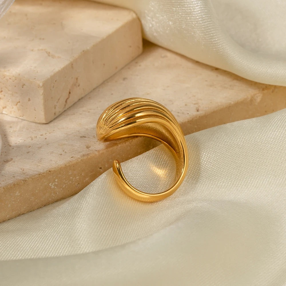 ELARA RING