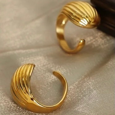 ELARA RING